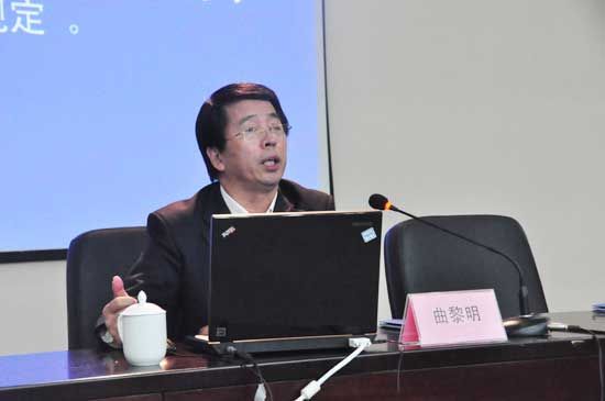 曲黎明調研員作青島市教育規劃綱要輔導報告