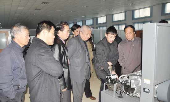 參事們參觀學院實訓基地