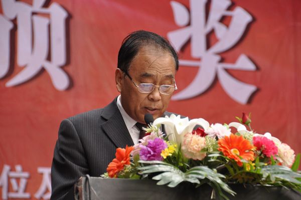 楊春聯院長宣讀獲獎學生名單