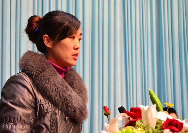 教師代表外國語學院李英發言