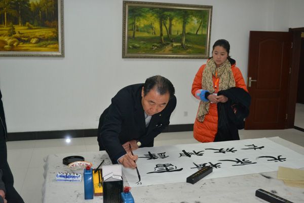 學院黨委副書記宋慶澤書寫雷鋒題詞