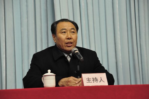 黨委副書記宋慶澤主持報告會