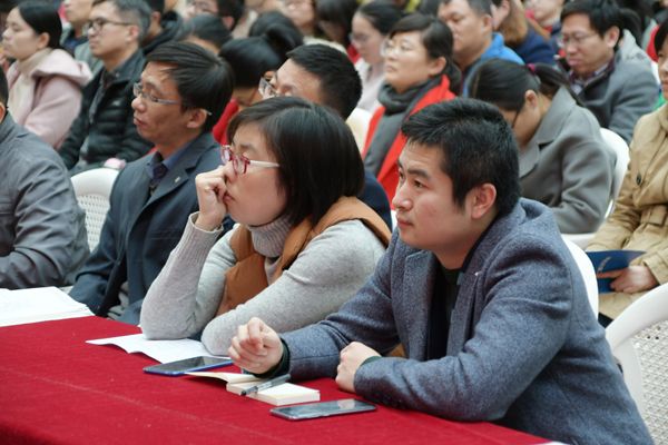 教職工聆聽會議