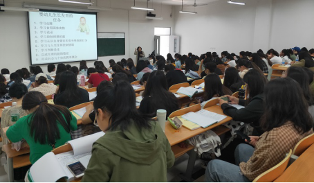 青島黃海學院第十一期中級育嬰師培訓開班授課