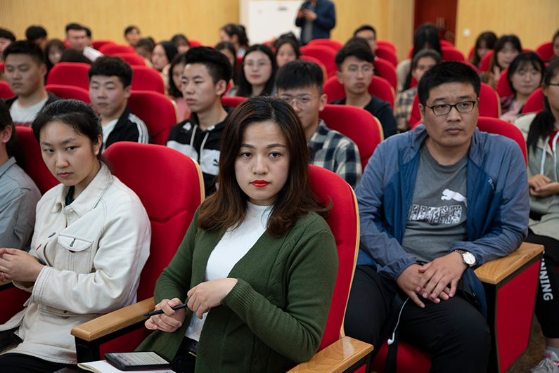企鵝新媒體學院高校行——走進青島黃海學院
