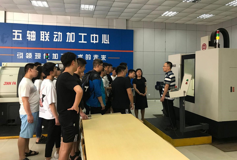 青島濱海學院師生來我校參觀學習