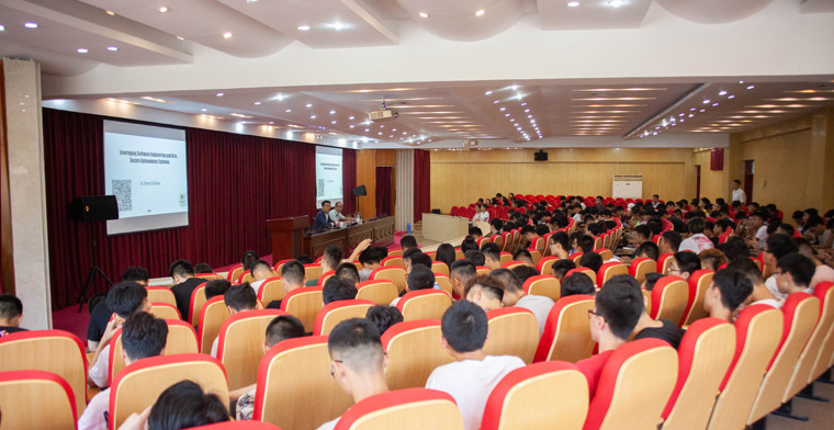 青島黃海學院舉行安全自動駕駛主題報告會