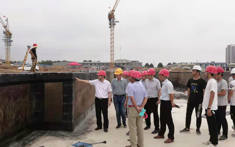 董事長劉常青視察學校人才公寓項目建設情況