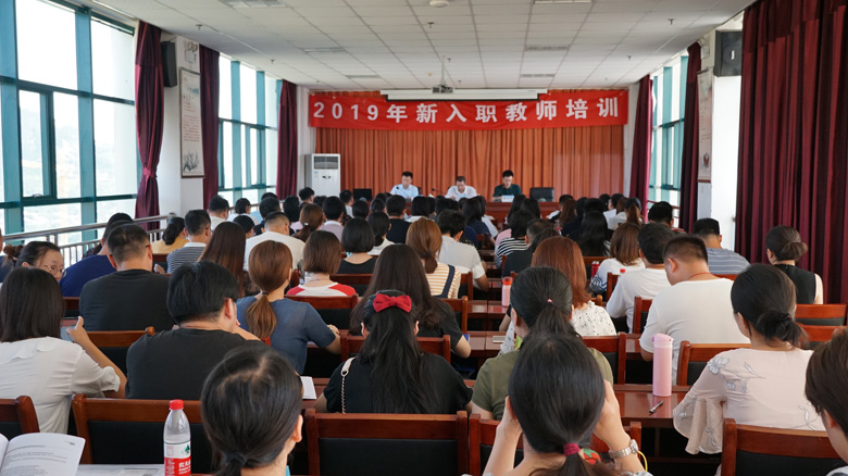 青島黃海學院入職新教師培訓，70%來自名校