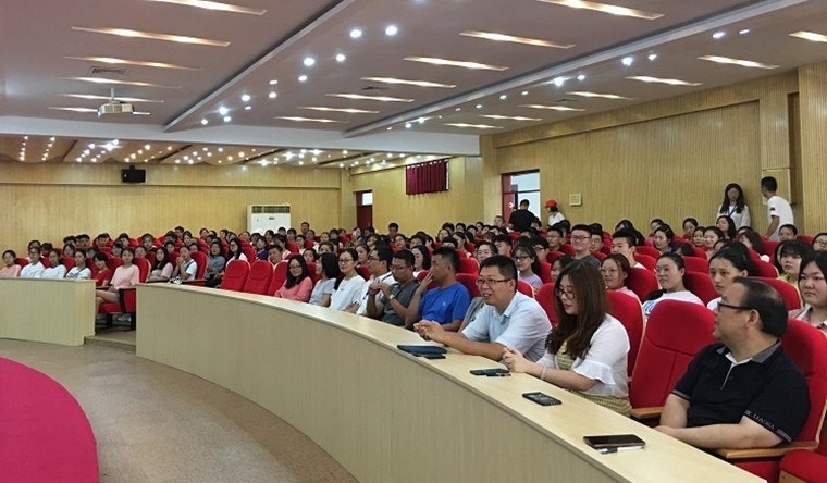 財經學院舉行2019級新生家長見面會 