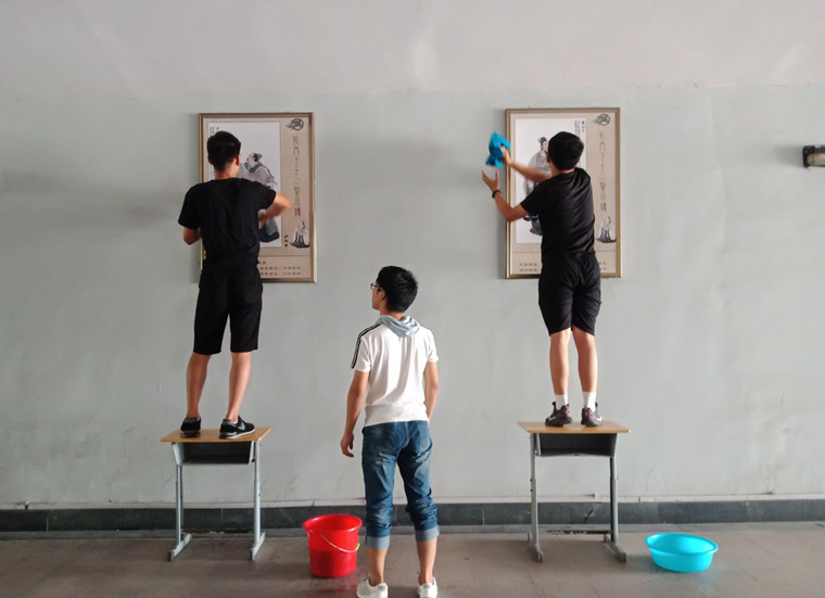 真情匯聚，點亮先賢——記2017級國學研修班學“雷鋒”活動