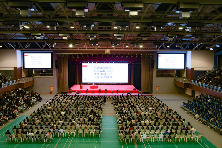  “知名教授講授團”謝安慶教授為黃海學子作勵志報告