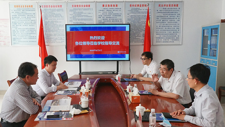 青島恒星科技學院黨委書記紀德臻一行來我校參觀交流