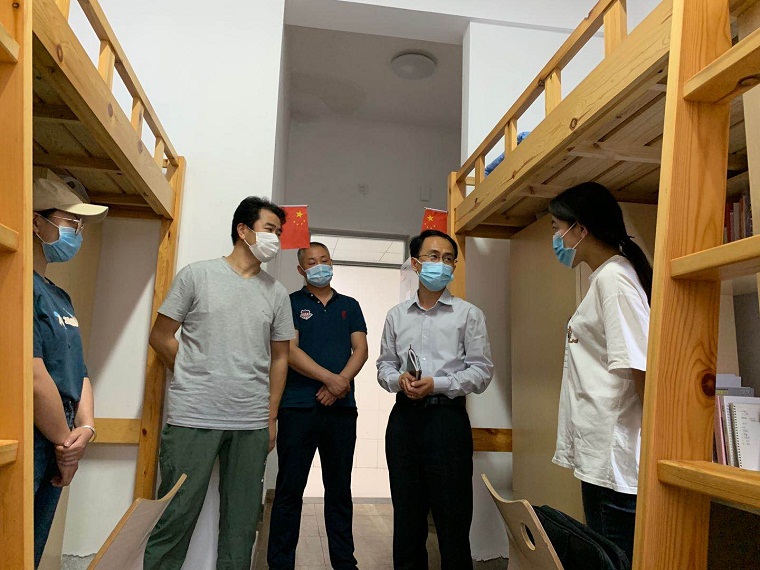 校領導慰問藝術學院返校學生