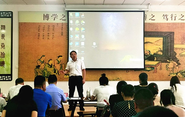 青島黃海學院組織首批”專創融合“課程建設立項評審會