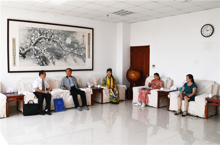 香港國際中醫藥大學來我校參觀交流