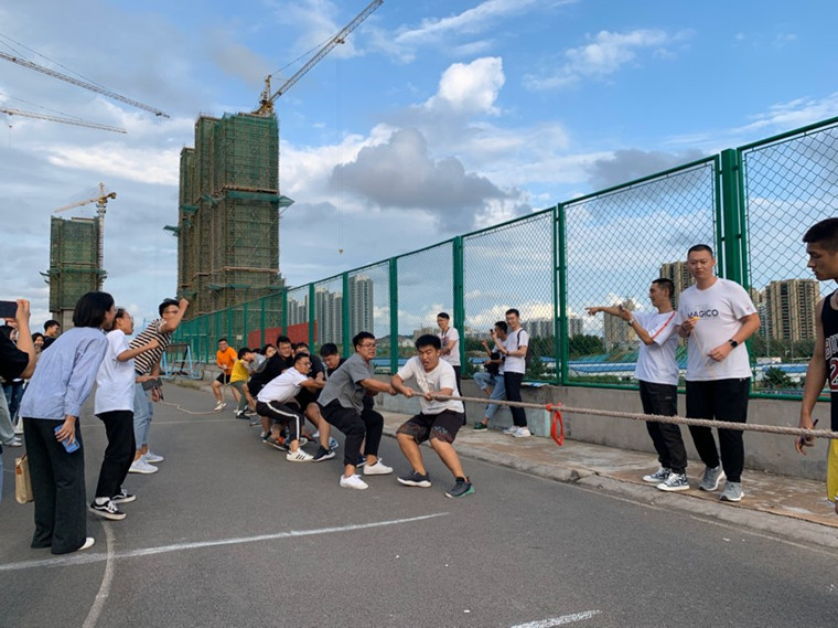 建筑工程學院舉行新學期拔河比賽