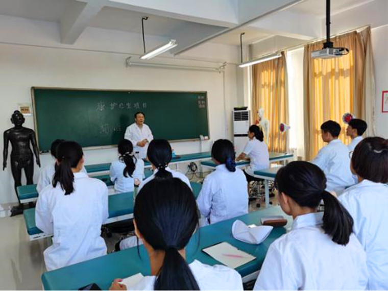 青島黃海學院護理與健康學院康護e生項目開班儀式