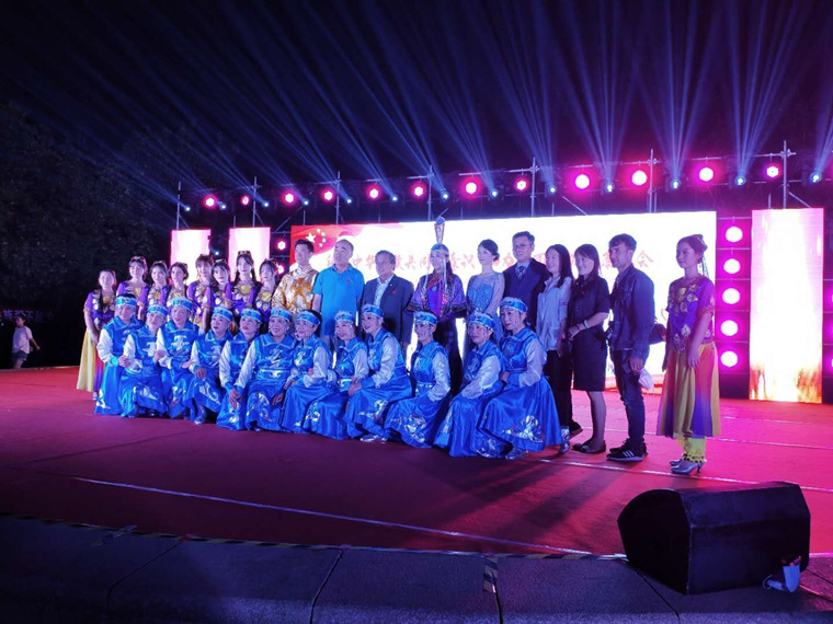 馬克思主義學院院長朝克吉勒圖教授出席青島市第20個民族團結進步宣傳月文藝匯演活動