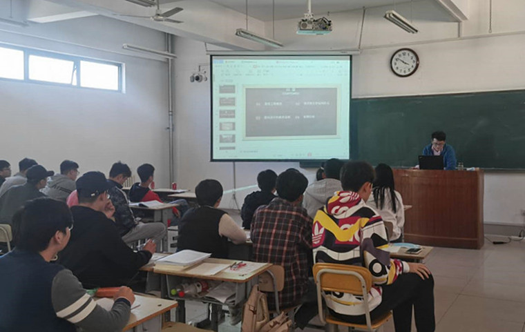 企業工程師來校為建筑工程學院畢業生指導畢業設計