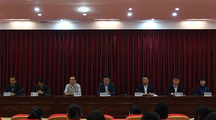 第七屆青島黃海學院大學生職業生涯規劃大賽決賽暨首屆膠東經濟圈大學生職業生涯規劃大賽選拔賽圓滿落下帷幕   