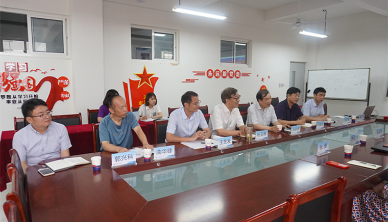 可恩口腔集團亓慶國博士一行3人到我校參觀交流