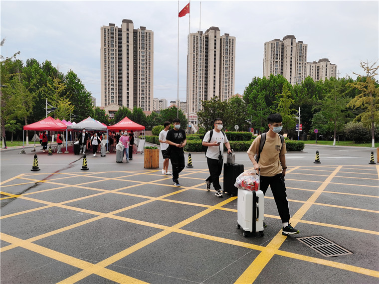 省外黃海學子順利返校！暖心報到服務，歡迎回家！