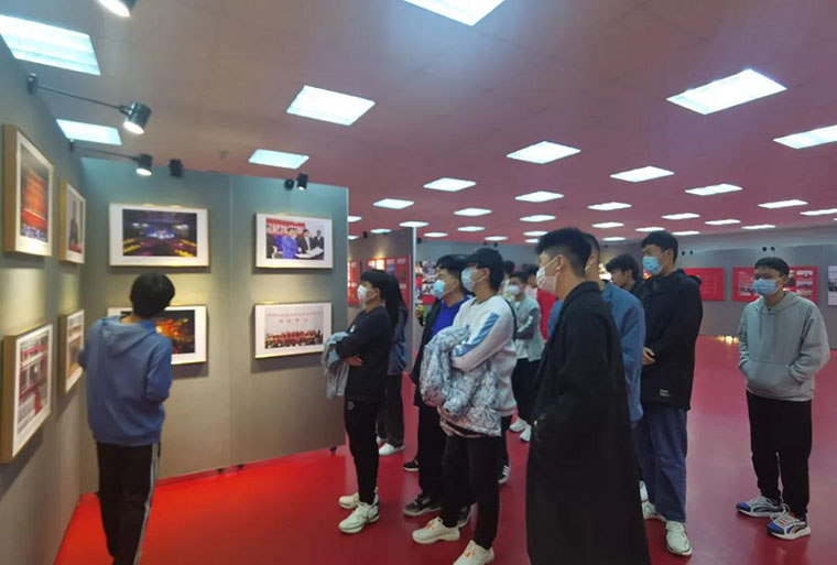 知校史 明初心 共成長 共奮進