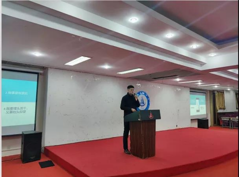 大數據學院開展“團委學生會暨綜合事務中心青年馬克思主義工程培訓”