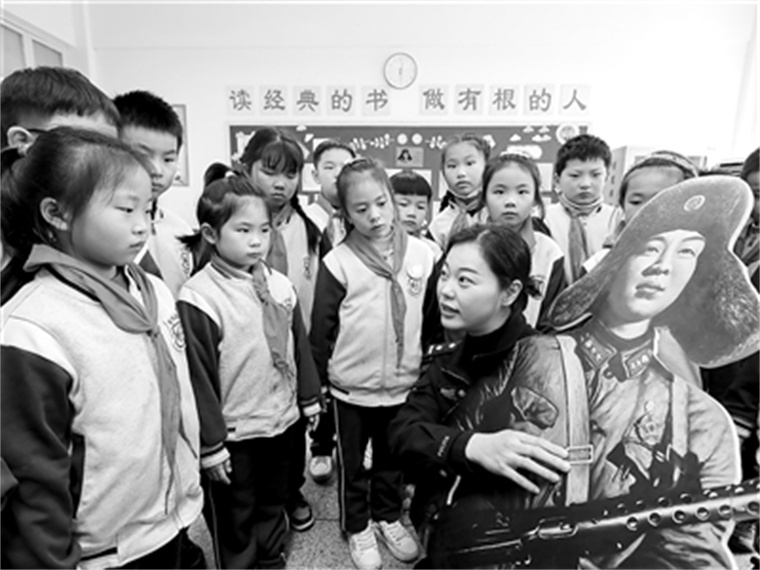 【中國教育報】從小學雷鋒 長大做先鋒