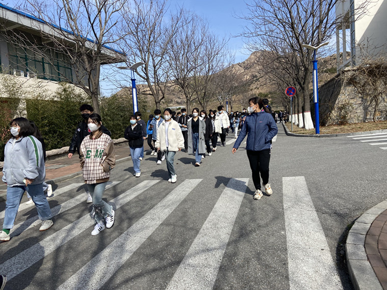 駐守一線，建工輔導員用行動詮釋使命擔當