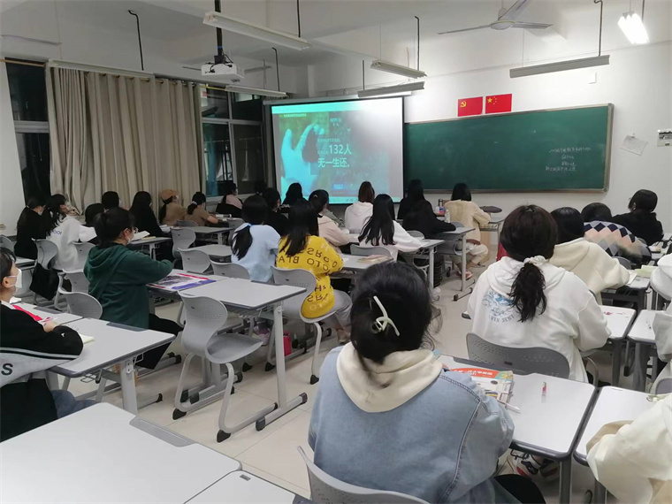 學前教育學院組織觀看《生命與安全教育》主題直播