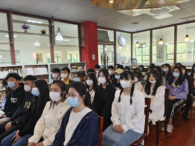 校圖書館舉辦《儀容儀表》專題文化講座