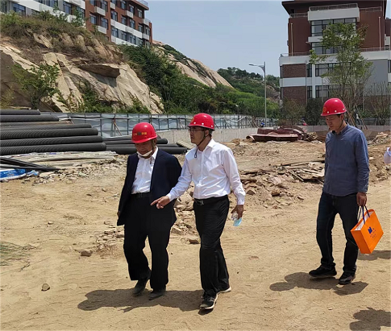 劉常青董事長帶隊赴新建學生公寓施工現場檢查指導工作