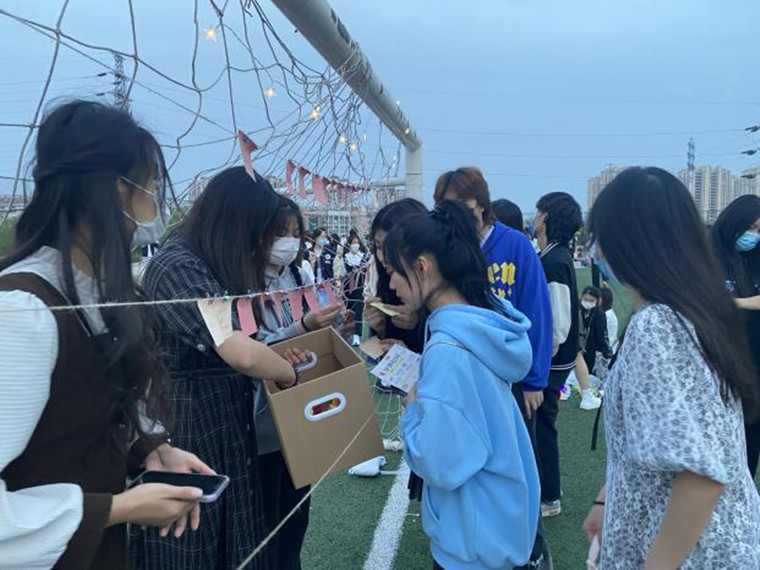 學前教育學院舉辦“愛的抱抱，溫暖校園”活動