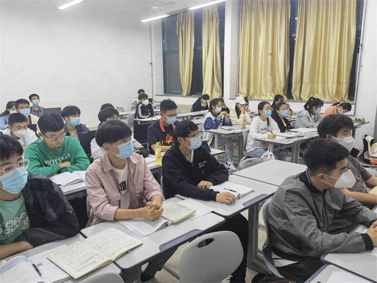 建筑工程學院開展“珍愛生命，防溺于未然”主題教育班團課