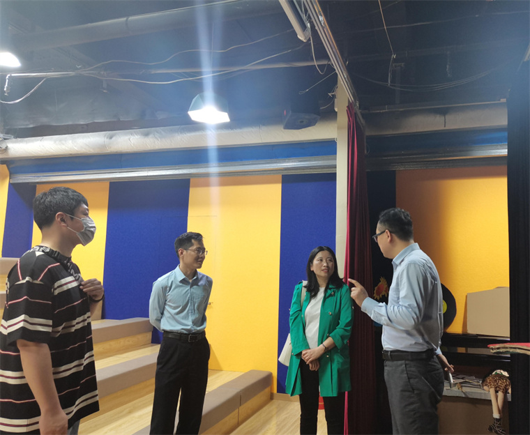 學前教育學院考察學生實習情況