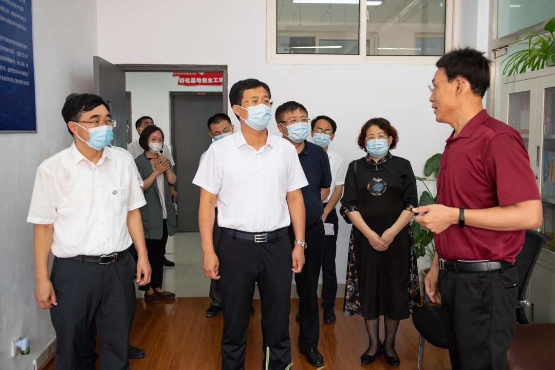 區委常委、組織部部長劉陸瑩一行來我校調研黨外知識分子工作