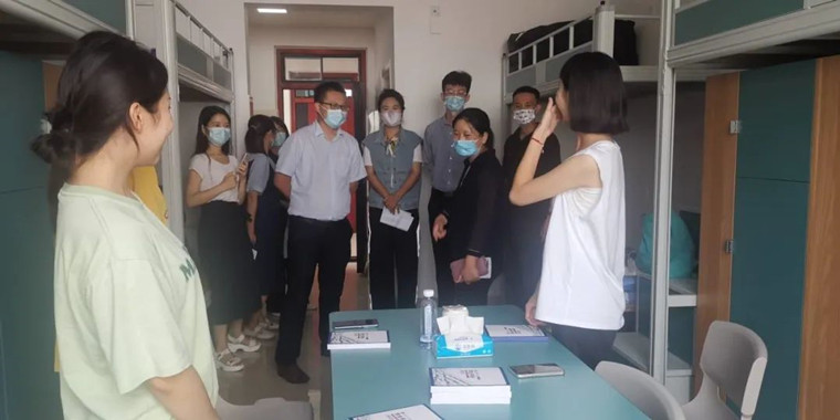 學前教育學院院領導走訪新生宿舍