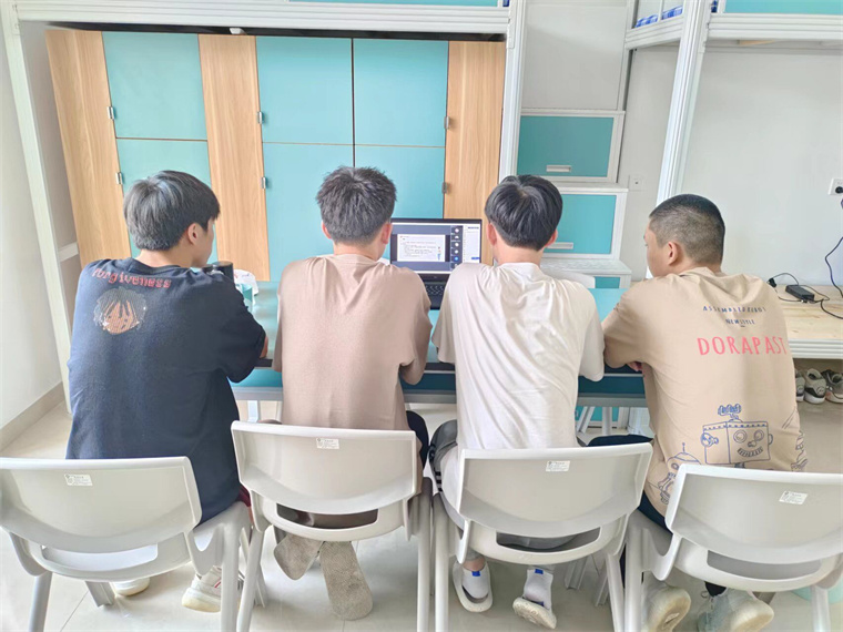 我校舉辦大學生生命教育與心理危機應對主題報告會