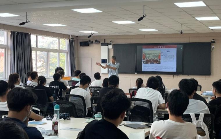 大數據學院精心為新生準備開學第一課