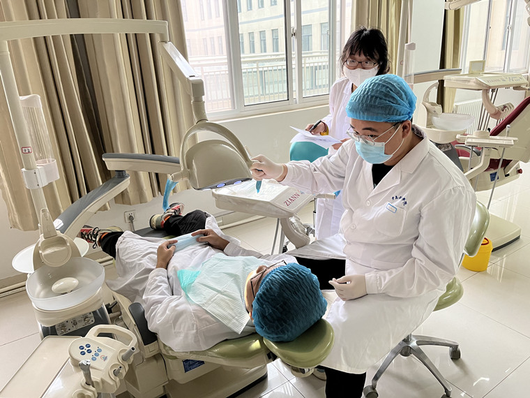 護理與健康學院開展“9·20全國愛牙日”口腔技能大賽