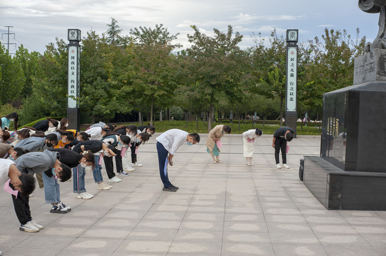青島黃海學院國學院舉行祭孔儀式 紀念孔子誕辰2573周年