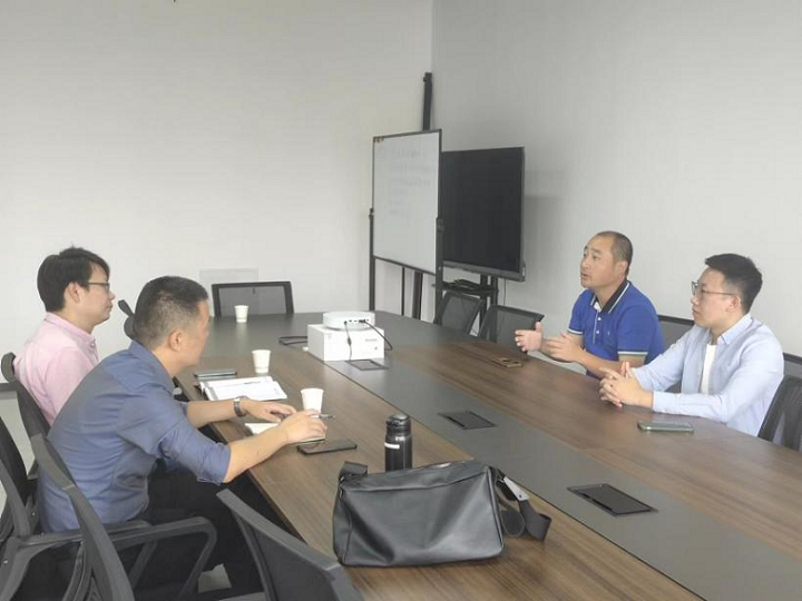 創新創業教育學院與青島渝萬傳媒有限公司洽談合作