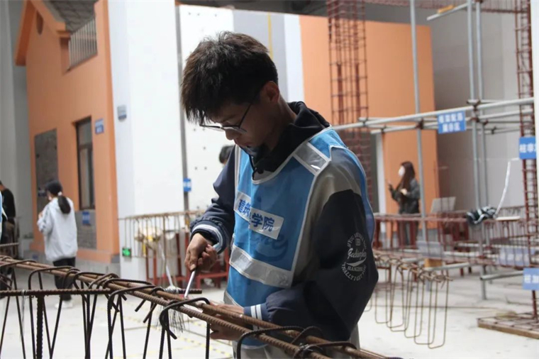 建筑工程學院組織第九屆技能文化節鋼筋捆扎大賽