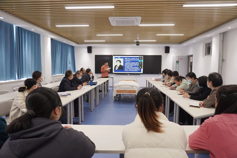 山東省護理學會會長許翠萍作主題報告