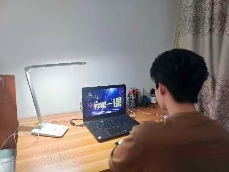 學前教育學院：師生共看“開學第一課”