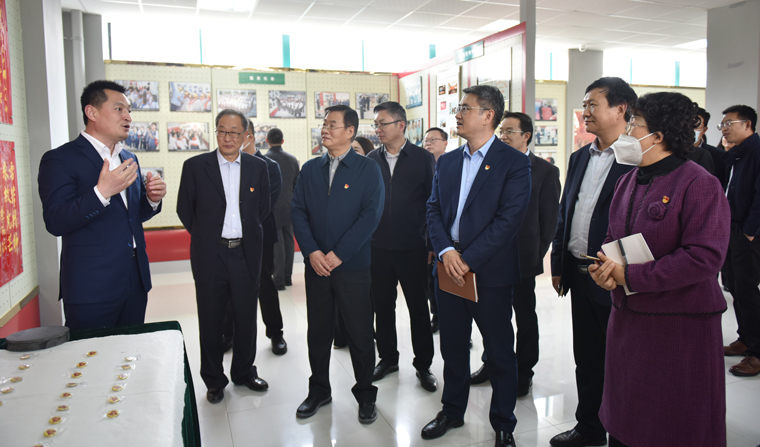新區工委組織部與工委黨校來我校開展“學雷鋒、當先鋒”主題黨日暨廉政教育活動