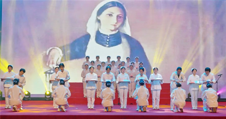 傳光授帽，這是屬于黃海護理人的神圣“成人禮”