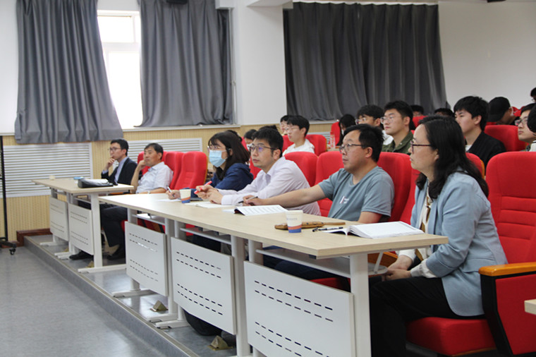 青島黃海學院建筑工程學院舉辦第二屆總工論壇第一期講座